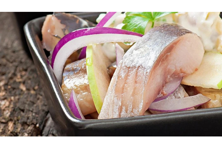 Pašgatavota siļķe klasiskā marinādē – kā to izdarīt pareizi un garšīgi