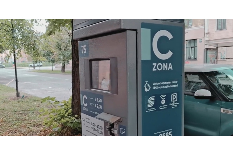 Rīgas autostāvvietu reformas: plānotais cenu kāpums un izmaiņas elektroauto īpašniekiem