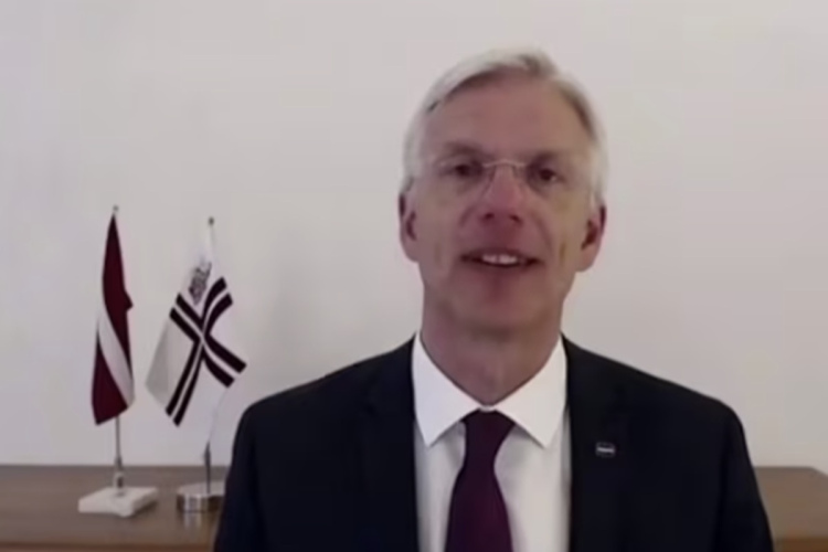 Kariņa meitas uzturēšanās lidostu VIP zonās: Valsts kanceleja skaidro, kas par to samaksājs