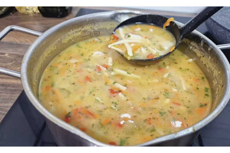 Mājas siltums bļodiņā: Turku vistas zupa, kas silda un spēcina