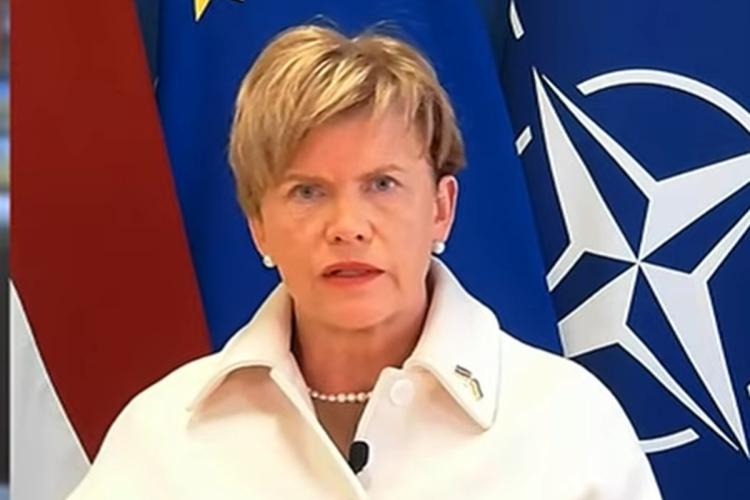 Diplomātiskais saspīlējums: Latvija noraida Krievijas apgalvojumus un nosoda pieminekļu demontāžu