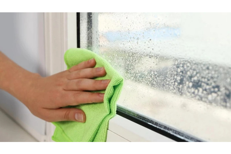 Logu tīrīšanas paņēmieni: no profesionāļu metodēm līdz neparastiem mājas līdzekļiem ar maizes izmantošanu