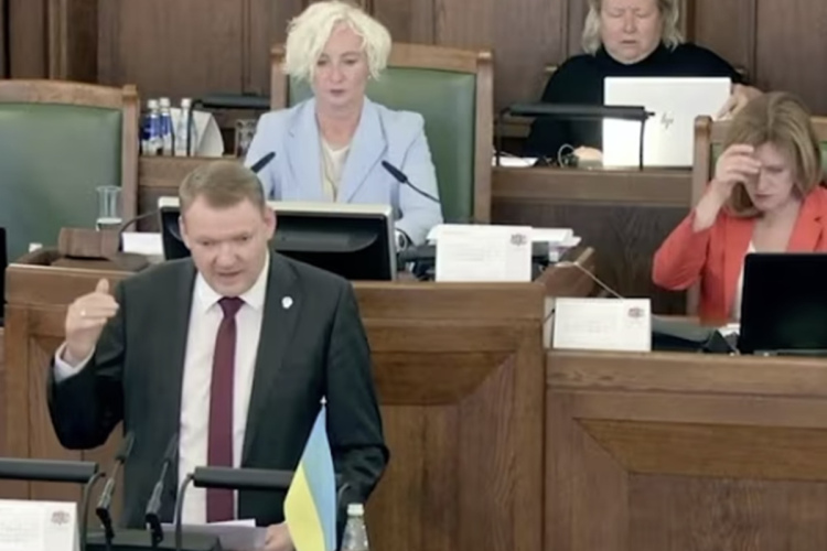 Arī Smiltēns un Mieriņa vizītēs izmantojuši lidostu VIP zāles: politiķu skaidrojumi