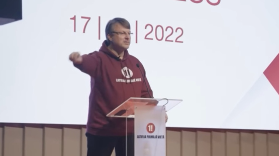 Politiskā retorika un balsojumi: Aināra Šlesera nostāja Ukrainas jautājumā