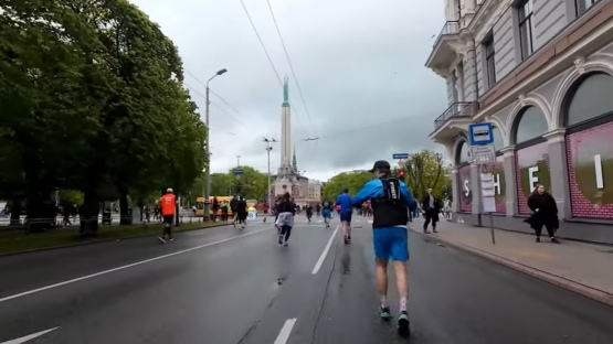 Rīgas ielas uz nedēļas nogali pārņem skriešanas svētki un tūkstošiem dalībnieku