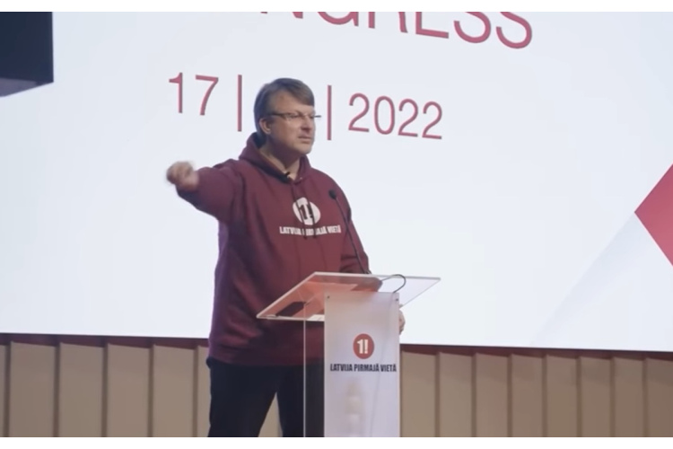 Politiskā retorika un balsojumi: Aināra Šlesera nostāja Ukrainas jautājumā