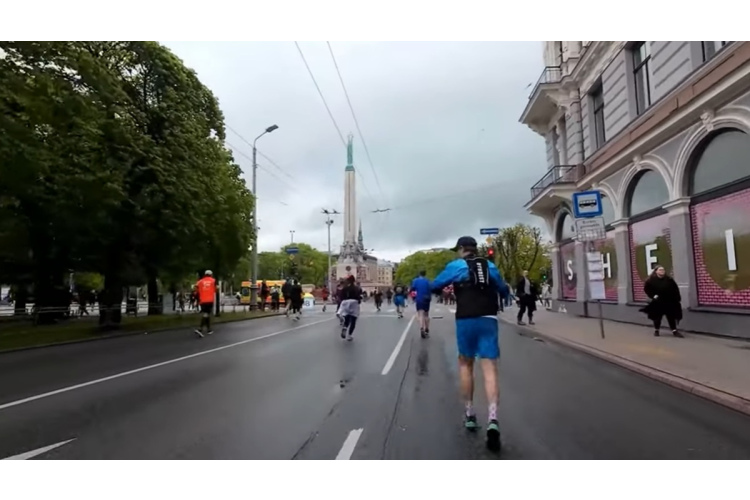 Rīgas ielas uz nedēļas nogali pārņem skriešanas svētki un tūkstošiem dalībnieku