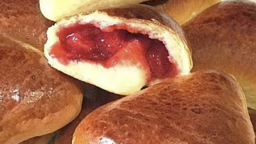 Tradicionāli zemeņu pīrādziņi: vecmāmiņas recepte un bērnības klasiskā garša